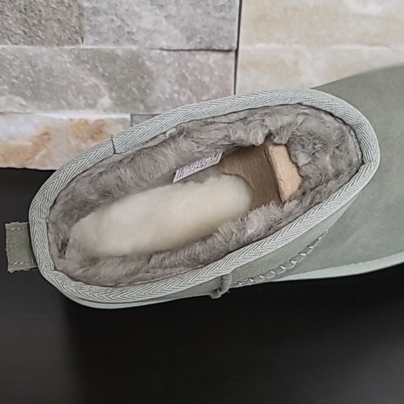 UGG Women's Classic Ultra Mini Platform Boot - Picture 9 of 10